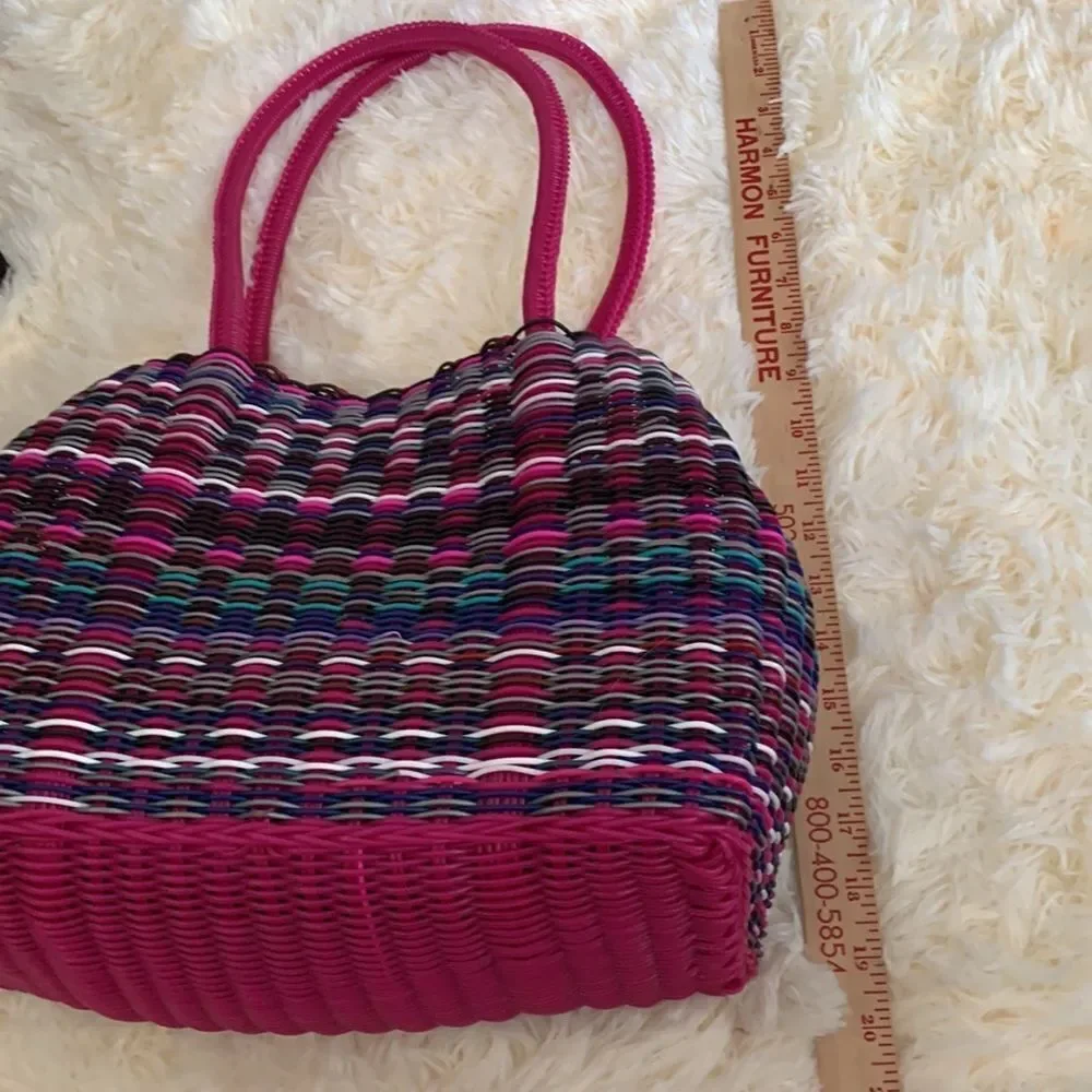 Handwoven plastic bag in multicolor with pink bottom and pink handles